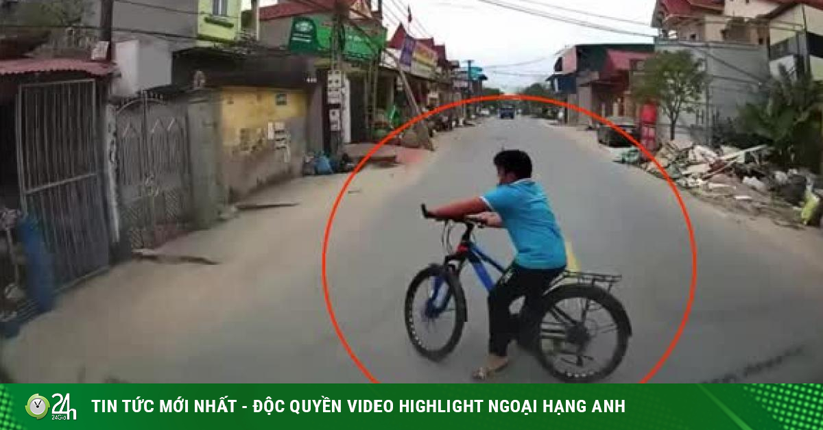 Scolding the boy who rode his bike over the car, the driver was criticized by netizens-Media