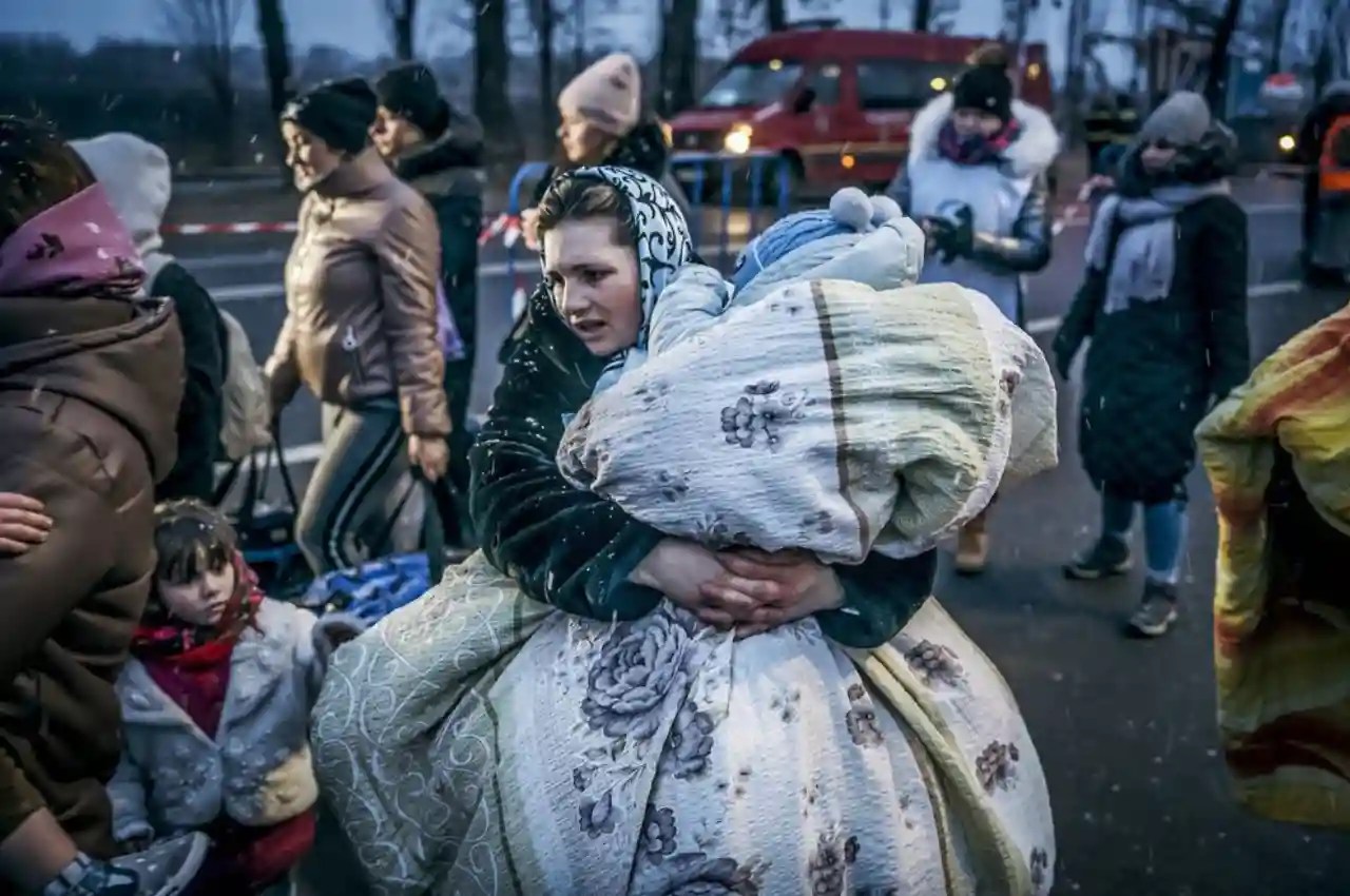Ba Lan tiếp nhận hàng nghìn người Ukraine tị nạn do xung đột&nbsp;(ảnh: Aljazeera)