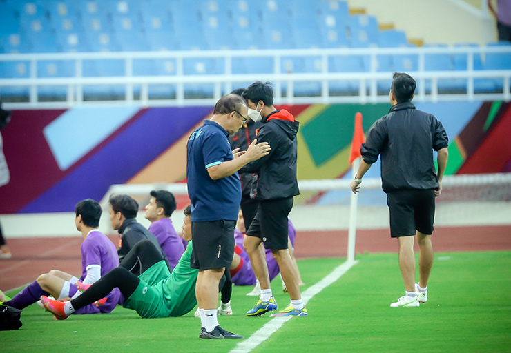 Coach Park Hang Seo met Tuan Anh privately before the match between Oman - 1