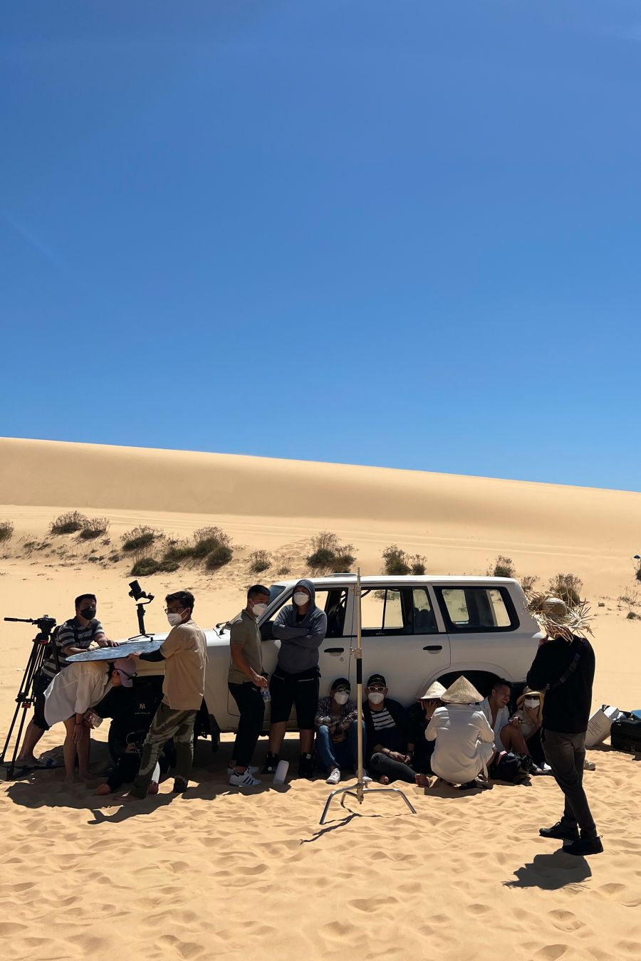 Để có được những thước hình đẹp mắt cần rất nhiều người hỗ trợ trong ê kíp.