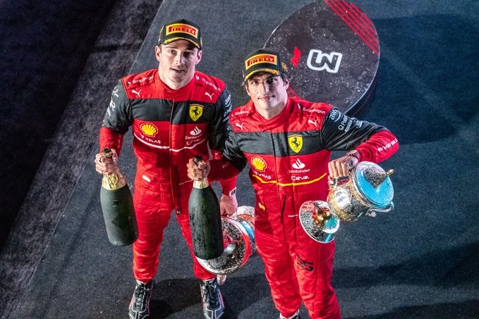 Chiến thắng 1-2 đầu tiên sau 910 ngày cho Ferrari