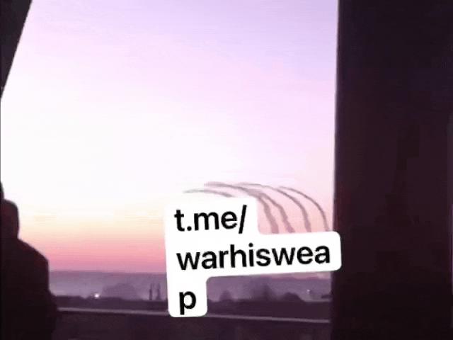 Thế giới - Video: Nhìn ra cửa sổ, phát hiện loạt tên lửa hành trình phóng lên trời về phía Ukraine