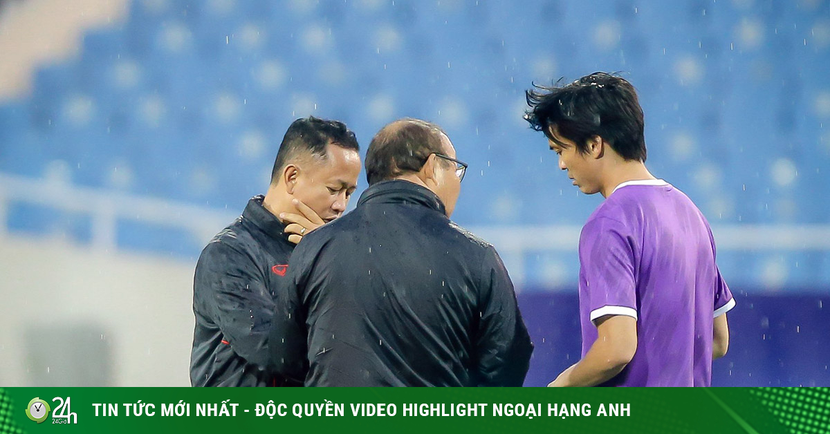 Coach Park Hang Seo met Tuan Anh privately before the match against Oman