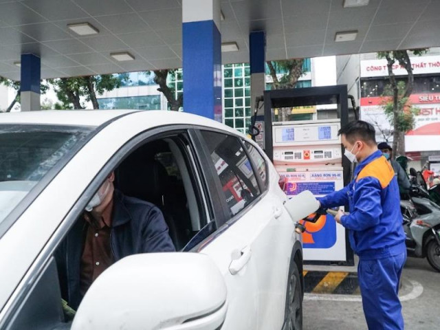 Thị trường - Tiêu dùng - Giá xăng dầu đang chịu nhiều áp lực