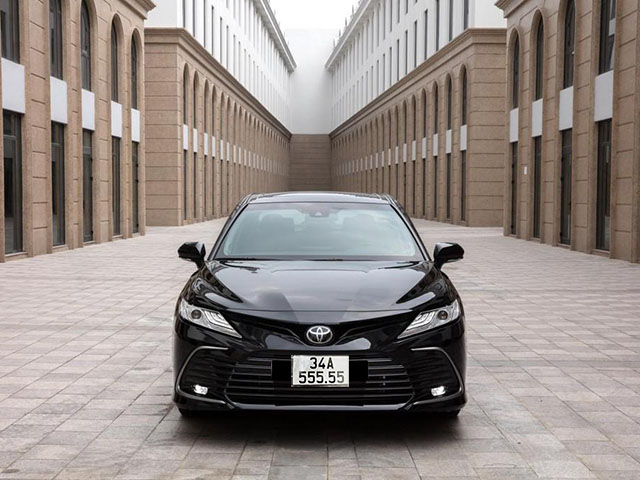 Toyota Camry bấm biển ngũ quý 5 được hỏi mua lại giá 3,5 tỷ đồng