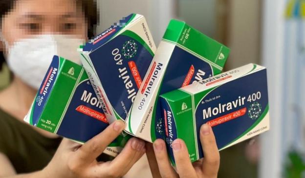 Molnupiravir có thể uống ngay khi nhớ nhưng không được gộp liều