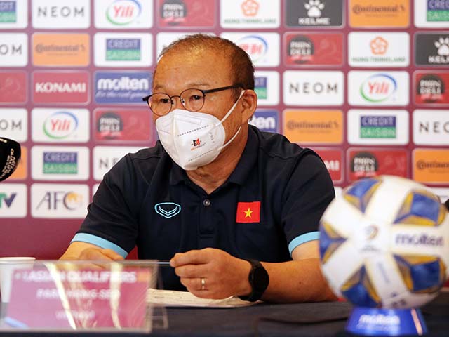 Trực tiếp họp báo ĐT Việt Nam đấu Oman: Thầy Park nói gì về các cầu thủ trẻ?