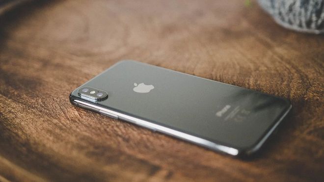 Vì sao iPhone X vẫn đáng mua hiện nay? - 1