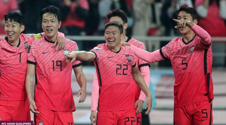 Kim Young Gwon (số 19) ghi bàn gia tăng cách biệt tỷ số cho "Hổ Đông Á" Hàn Quốc