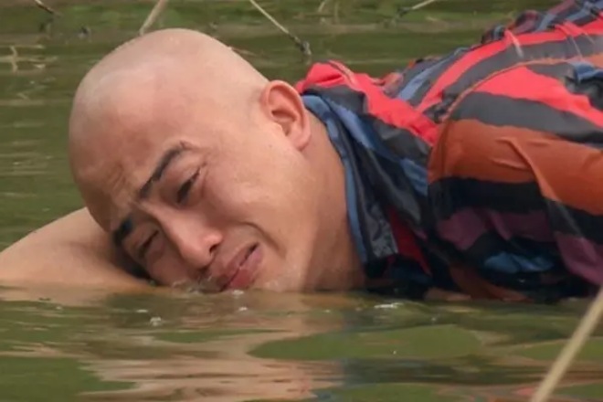 Thanh Hoa beauty panicked because of the underwater scene of the movie "The way to the flower land"  - 6