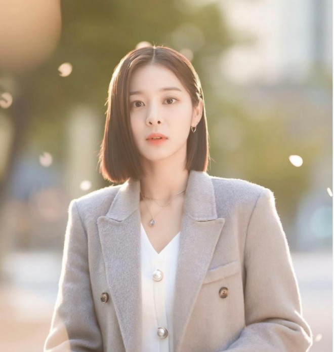 Mesmerized by the luxury fashion of the duo Shin Ha Ri - Jin Young Seo (Dating in the Office) - 1