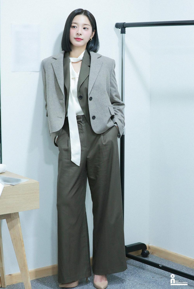 Mesmerized by the luxury fashion of the duo Shin Ha Ri - Jin Young Seo (Dating in the Office) - 4