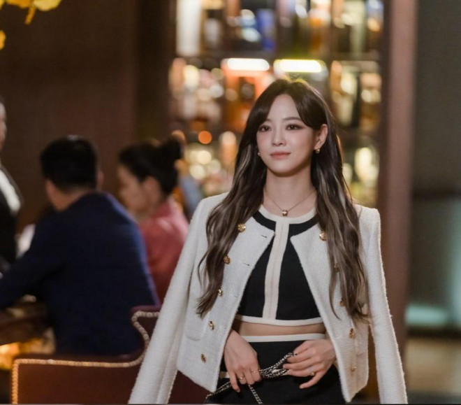 Mesmerized by the luxury fashion of the duo Shin Ha Ri - Jin Young Seo (Dating in the Office) - 15