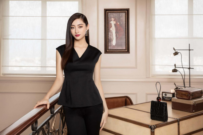 Hoa hậu Lương Thùy Linh đảm nhận vai trò giám đốc một thương hiệu thời trang và ra mắt nhiều bộ sưu tập dành cho dân văn phòng.