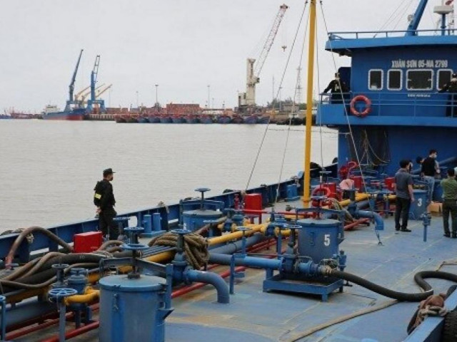 Thị trường - Tiêu dùng - 1 triệu lít xăng không rõ nguồn gốc ở Nghệ An được nhập từ đâu?