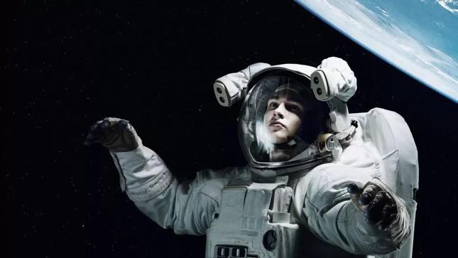 Tại sao NASA cho phép phi hành gia nam ở trên vũ trụ lâu ngày hơn nữ phi hành gia? - 1