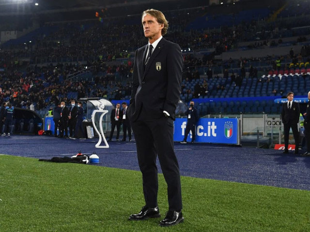 Italia thua sốc đội “tí hon”: Mancini ngầm trách SAO Chelsea, đổ lỗi tại vận may