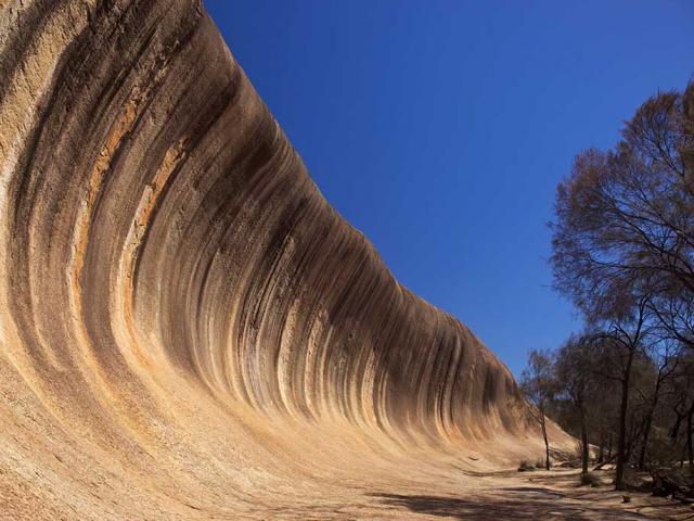 Du lịch - Vách đá ngoạn mục trông như cơn sóng khổng lồ, có niên đại 60 triệu năm