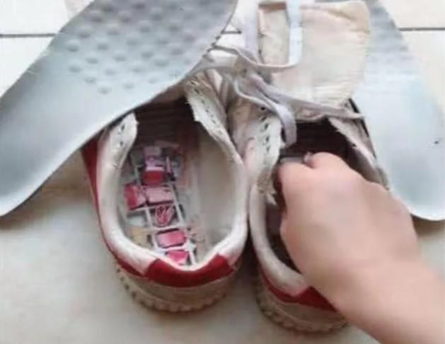 The husband refused to throw away his old shoes, his wife took them to wash and discovered the shocking secret - 1