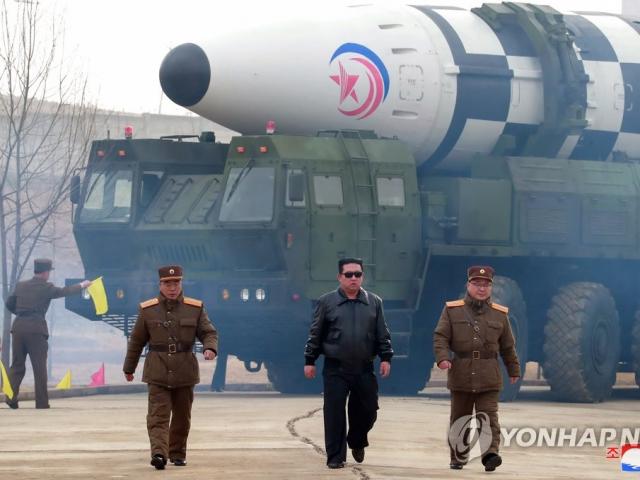 Triều Tiên tung loạt ảnh vụ phóng thành công tên lửa đạn đạo mạnh nhất