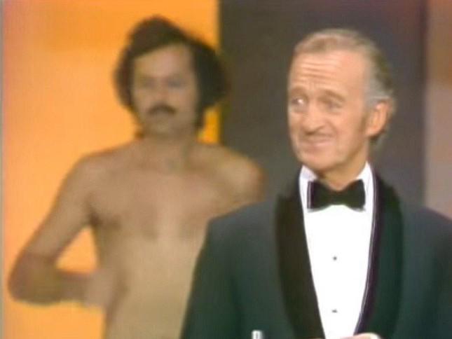 The sad story behind the naked man on the Oscar stage - 3