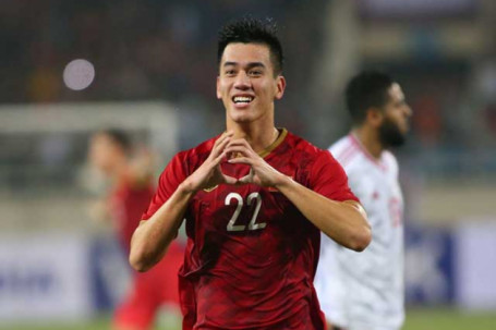 Ngỡ ngàng Tiến Linh ghi bàn "khủng" hơn Ronaldo ở vòng loại World Cup