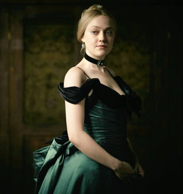 Female stars in historical dramas have difficulty breathing and faint when wearing a Renaissance corset - 6