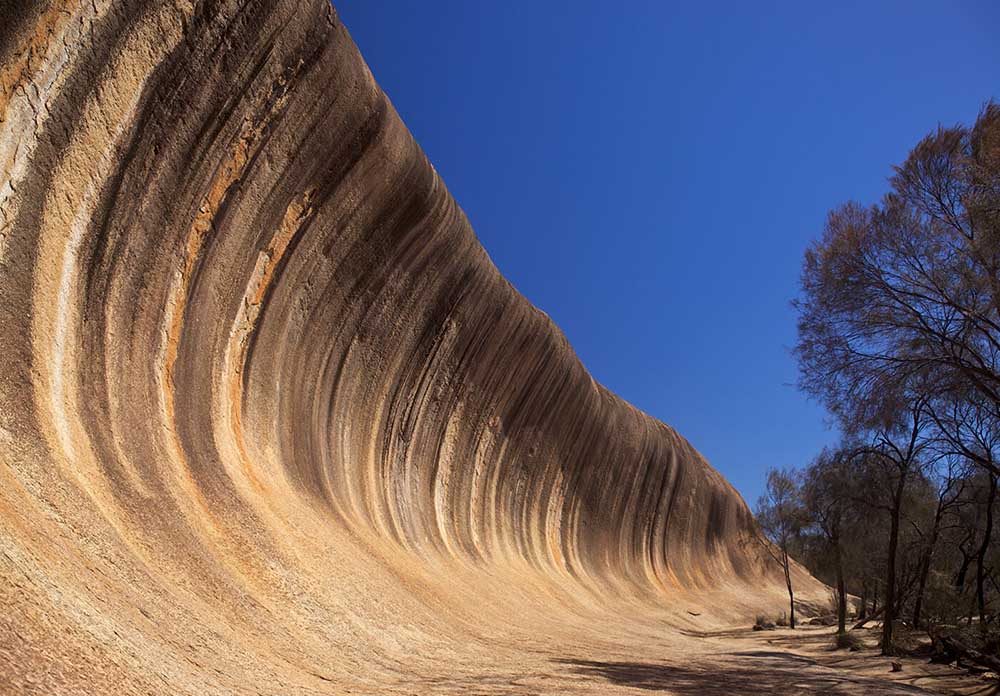 Spectacular cliffs that look like giant waves, dating back 60 million years - 1