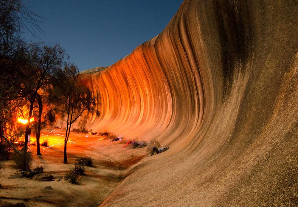 Vách đá ngoạn mục trông như cơn sóng khổng lồ, có niên đại 60 triệu năm - 6