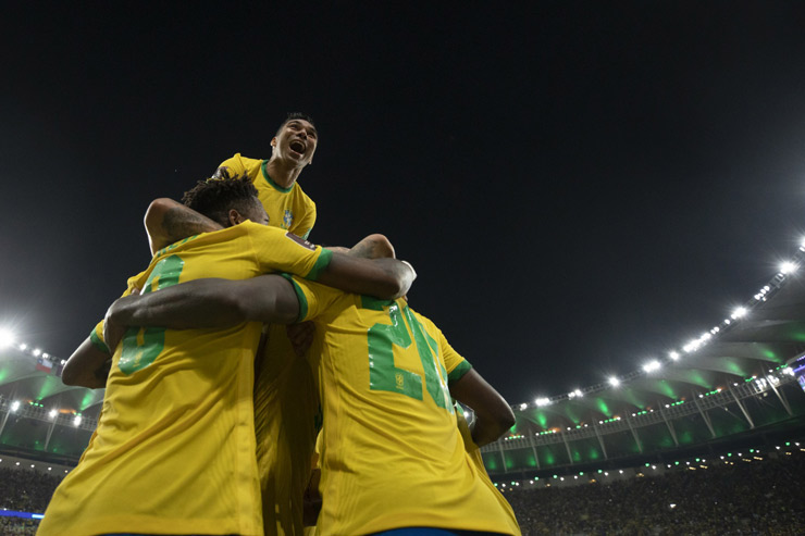 Niềm vui mở tỷ số của các cầu thủ Brazil