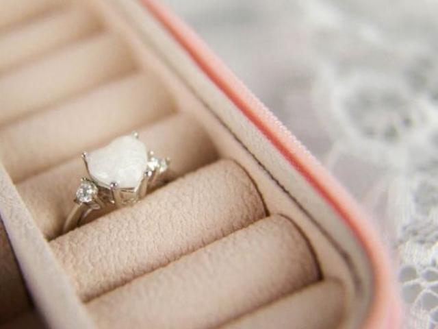 Bạn trẻ - Cuộc sống - Kiếm hàng chục tỷ đồng nhờ biến sữa mẹ thành trang sức