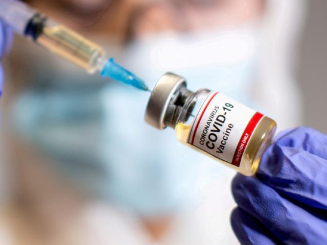 Bộ Y tế: Người tiêm đủ liều cơ bản vắc-xin Pfizer hoặc Moderna có thể tiêm mũi 3 vắc-xin AstraZeneca