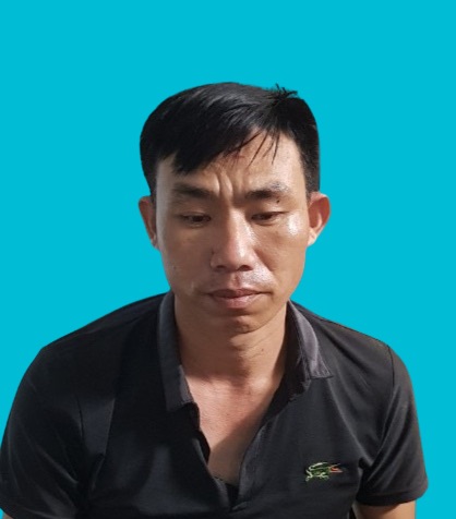 Hoàng Văn Tăng ra đầu thú tại trụ sở công an sau khi gây án.