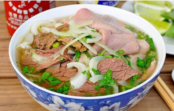 Noodles and pho in the morning are the best in this part, but don't be fooled to eat them all lest you get sick!  - 3