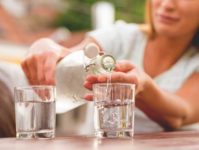 How does drinking water in the wrong way harm the body?  - 4