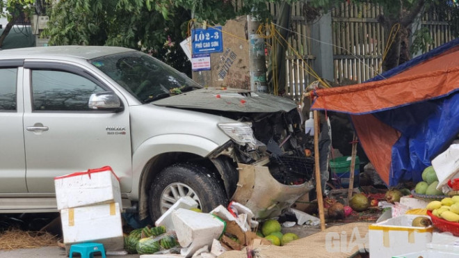 Xe biển xanh gây tai nạn ở Thanh Hóa, 2 người chết, 1 bị thương - 2