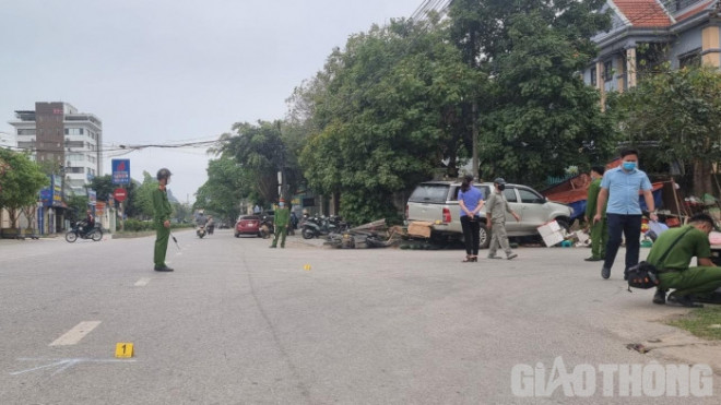 Xe biển xanh gây tai nạn ở Thanh Hóa, 2 người chết, 1 bị thương - 5