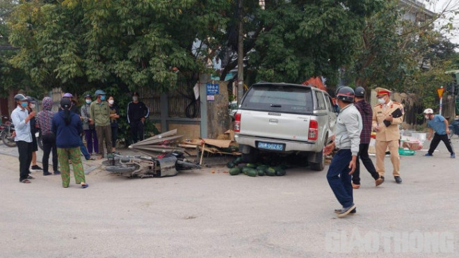 Xe biển xanh gây tai nạn ở Thanh Hóa, 2 người chết, 1 bị thương - 4