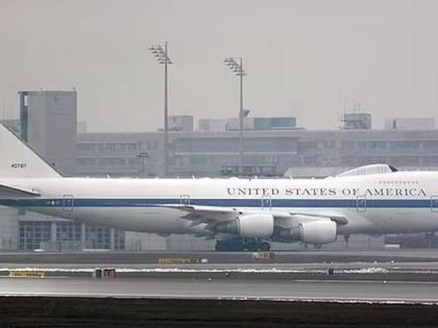 Máy bay 'Ngày tận thế' Mỹ xuất hiện ở Anh khi Tổng thống Biden công du châu Âu