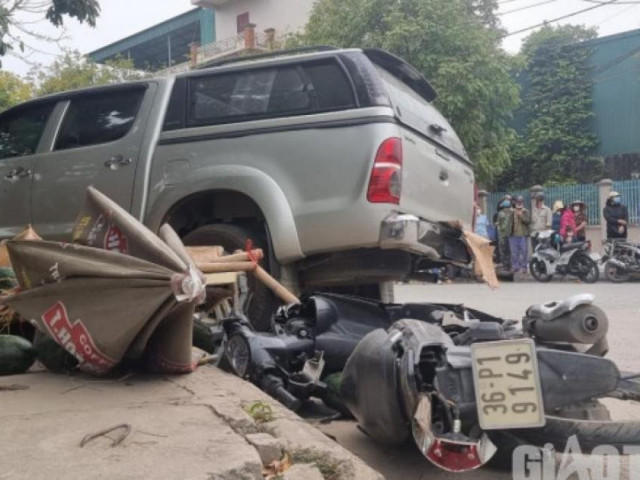 Xe biển xanh gây tai nạn ở Thanh Hóa, 2 người chết, 1 bị thương
