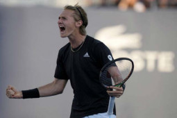 Thể thao - Cú xoay 360 độ ghi điểm gây sững sờ Miami Open, khiến làng tennis "lác mắt"