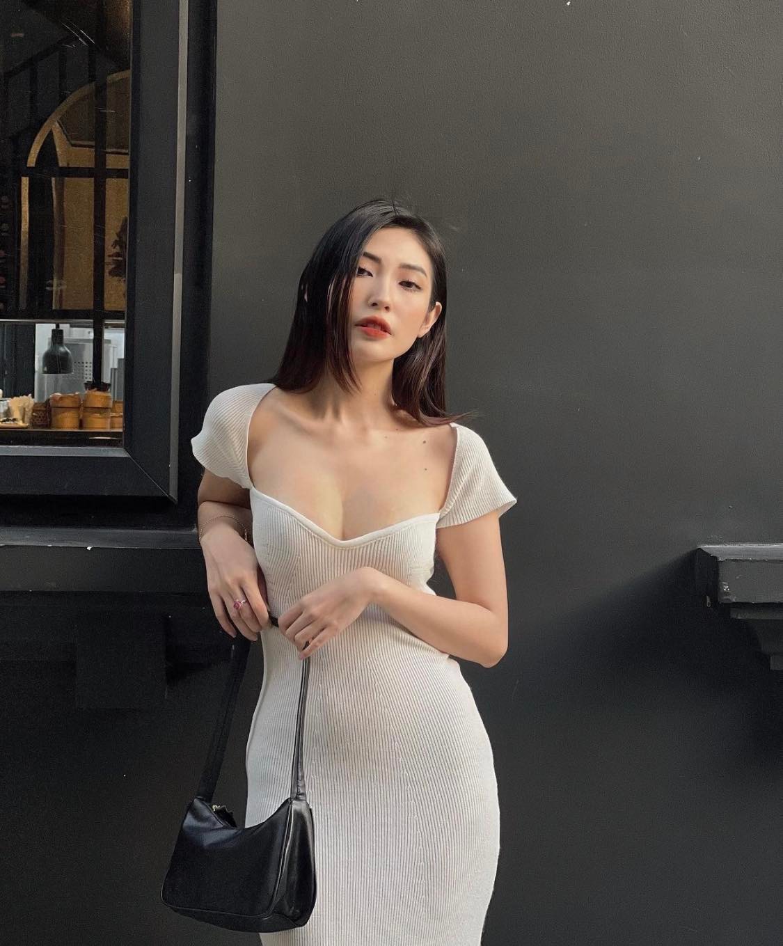 Ky Duyen wears a dress that makes her body "a living doll"  clearly revealed - 5