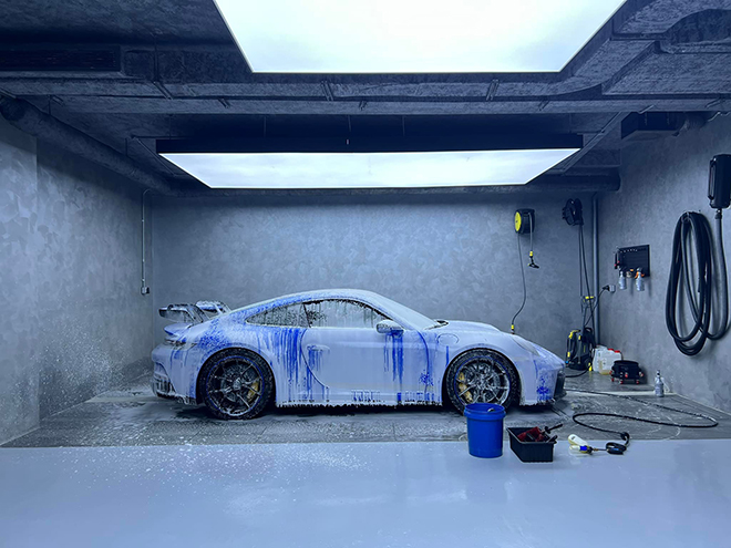 Cuong Do washes Porsche 911 GT3 Model 992 cars to earn extra income - 1