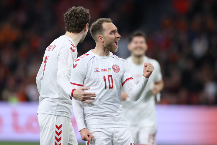 Eriksen ghi bàn ngay trong pha chạm bóng đầu tiên