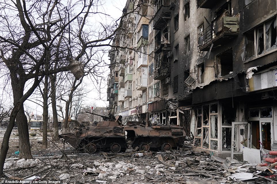 Chiến sự diễn ra khốc liệt ở Mariupol (ảnh: Daily Mail)