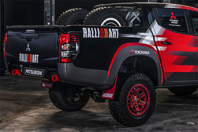 See the Ralliart racing version of the Triton pickup truck - 7