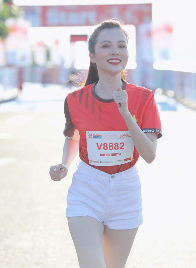 “Nữ hoàng điền kinh” SEA Games và dàn người đẹp tỏa sáng giải Tiền Phong Marathon - 10