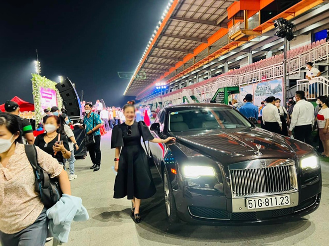Take a look at the Rolls-Royces that have been "passed hands"  Mrs. Nguyen Phuong Hang - 9