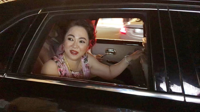 Take a look at the Rolls-Royces that have been "passed hands"  Mrs. Nguyen Phuong Hang - 1