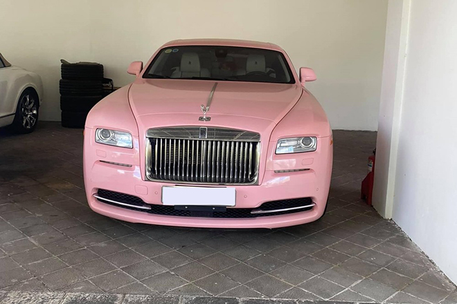 Take a look at the Rolls-Royces that have been "passed hands"  Mrs. Nguyen Phuong Hang - 10